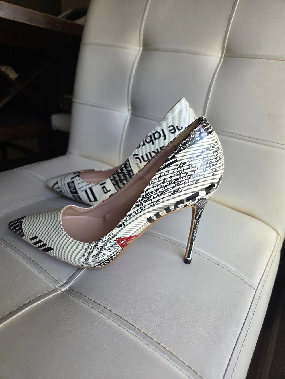 N/A chic newspaper